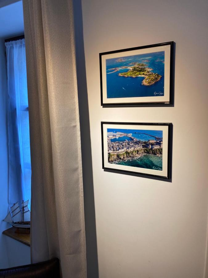 Appartement Haute Ville meublé avec cour privative Granville Exterior foto