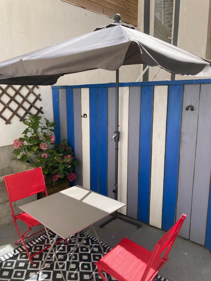 Appartement Haute Ville meublé avec cour privative Granville Exterior foto